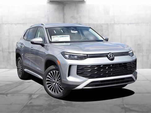 New 2025 Volkswagen Tiguan S image 2