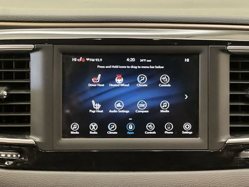 Used 2019 Chrysler Pacifica Touring-L image 18