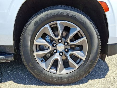 Certified 2022 Chevrolet Tahoe LT w/ Luxury Package AWD/4WD image 8