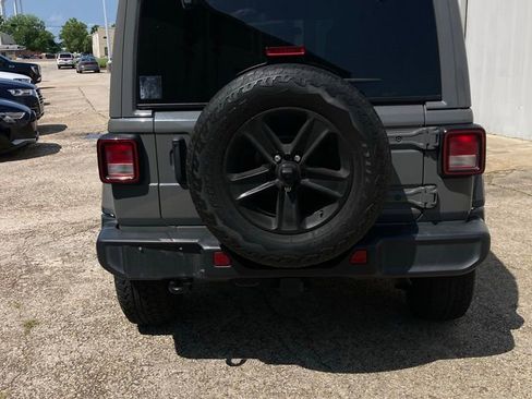 Used 2020 Jeep Wrangler Unlimited Sahara w/ Cold Weather Group AWD/4WD image 10