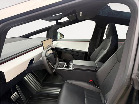 Used 2024 Tesla Cybertruck AWD Crew Cab image 10