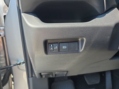 Used 2025 Toyota RAV4 LE AWD/4WD image 27