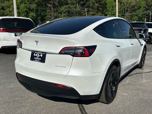 Used 2023 Tesla Model Y AWD image 3