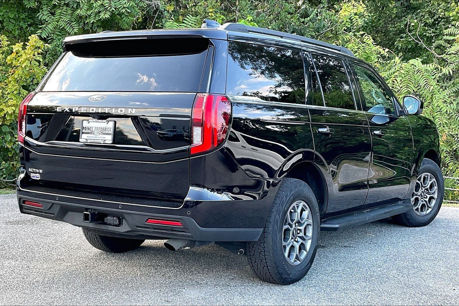 Used 2025 Ford Expedition Active AWD/4WD image 13