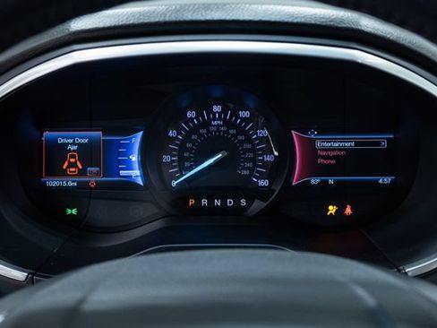 Used 2016 Ford Edge Titanium w/ Technology Package FWD image 2