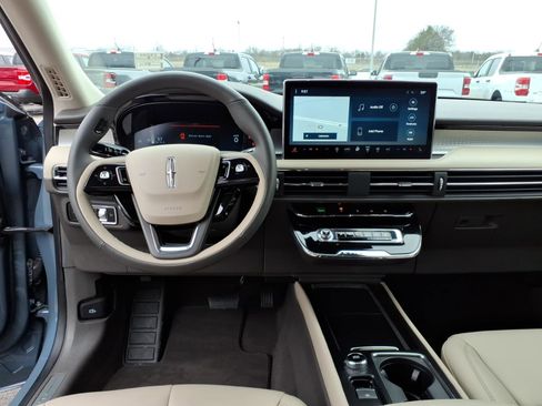 Used 2024 Lincoln Corsair AWD image 13