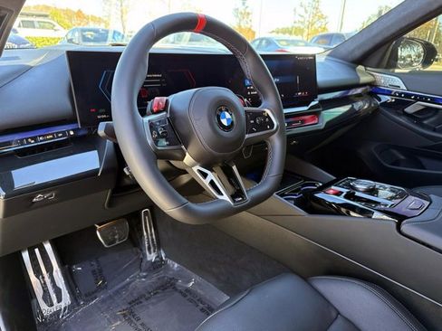 Used 2025 BMW M5 w/ Executive Package image 21