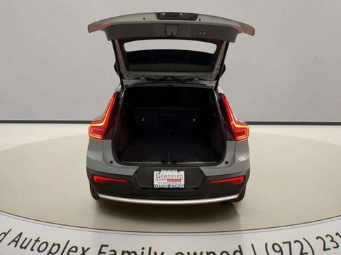 Used 2025 Volvo XC40 B5 Plus AWD/4WD image 19
