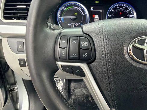 Used 2019 Toyota Highlander XLE AWD/4WD image 12