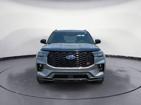 Used 2025 Ford Explorer ST AWD/4WD image 2