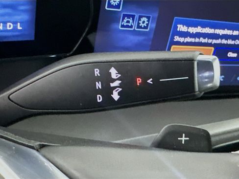 Used 2025 Chevrolet Traverse LT image 25