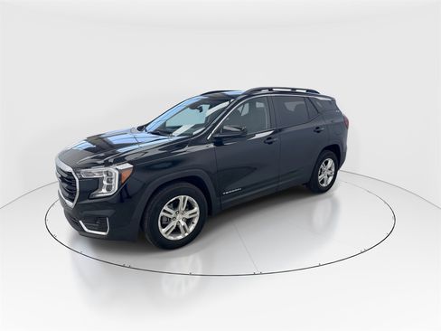 Used 2023 GMC Terrain SLE w/ Driver Convenience Package image 4