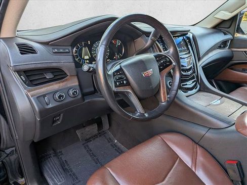 Used 2020 Cadillac Escalade Premium Luxury AWD/4WD image 10