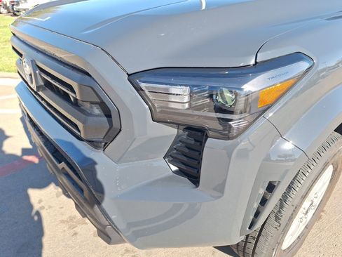 Used 2025 Toyota Tacoma SR image 10