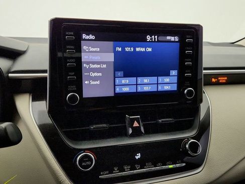 Used 2020 Toyota Corolla LE image 16