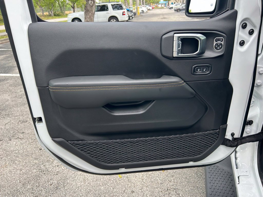 Used 2024 Jeep Wrangler Unlimited Sahara AWD/4WD image 32
