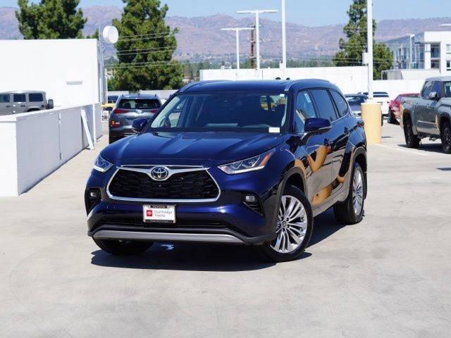 Certified 2026 Toyota Highlander Platinum AWD/4WD image 5