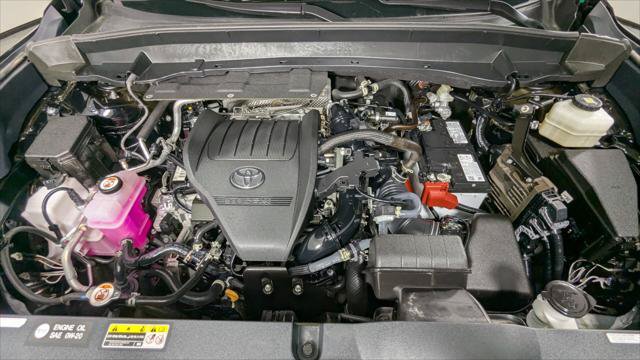 Used 2025 Toyota Grand Highlander AWD image 33