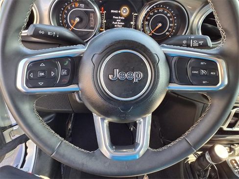 Used 2023 Jeep Gladiator Overland image 15