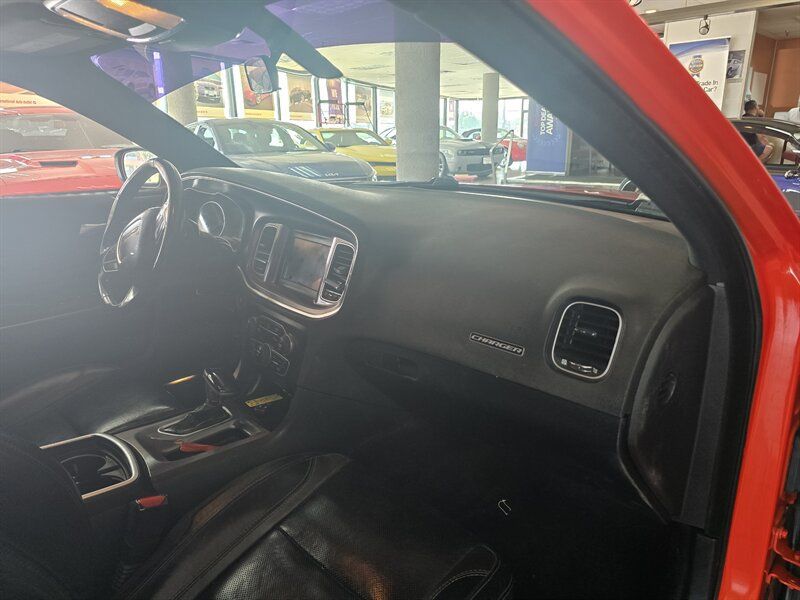 Used 2020 Dodge Charger SXT w/ Leather Interior Group RWD image 13