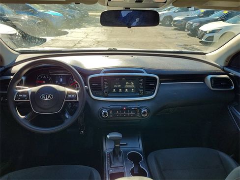 Used 2020 Kia Sorento LX image 23