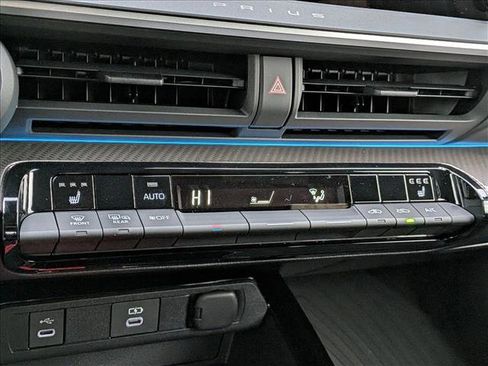 Certified 2025 Toyota Prius XLE image 16