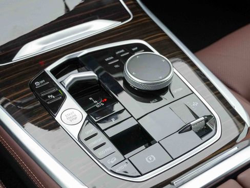 Used 2025 BMW X7 xDrive40i image 29