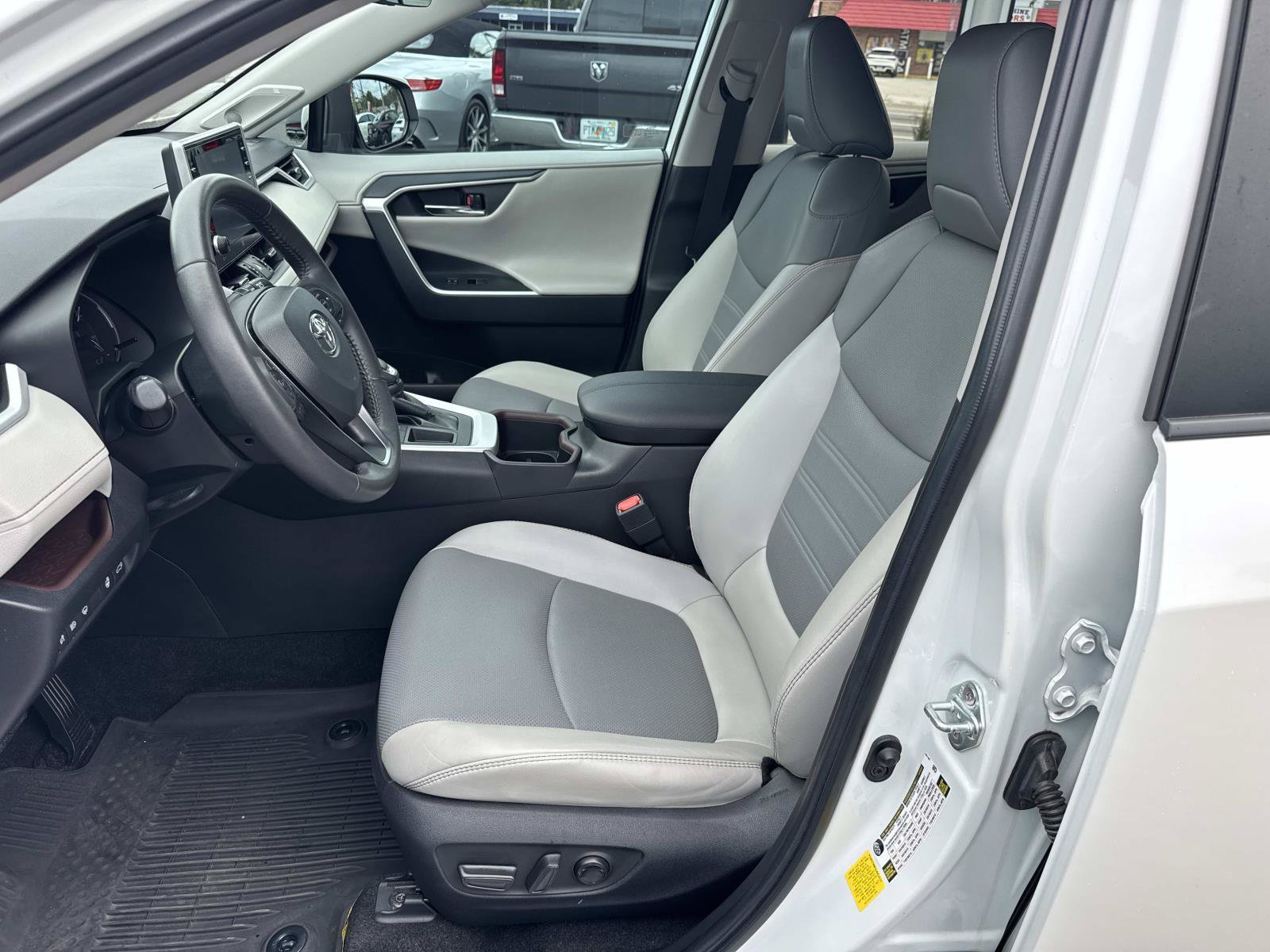 Used 2022 Toyota RAV4 Limited w/ Limited Grade Weather Package FWD image 22