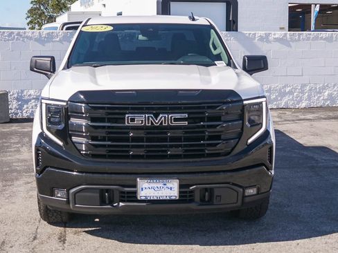 Used 2023 GMC Sierra 1500 Elevation image 2
