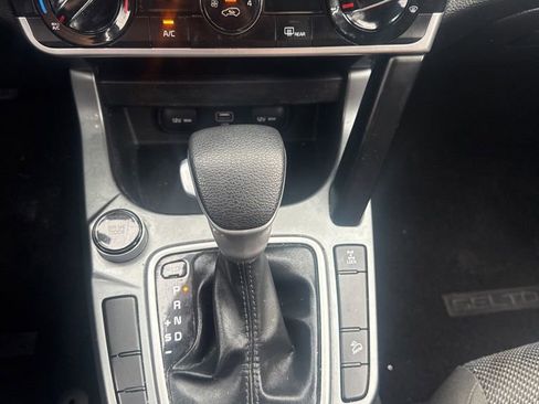 Used 2023 Kia Seltos LX image 28