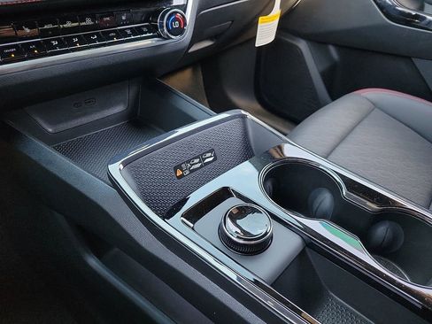 Used 2025 Chevrolet Equinox RS FWD image 25