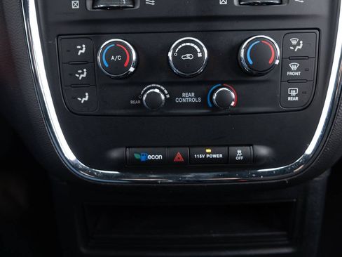 Used 2017 Dodge Grand Caravan SE FWD image 36