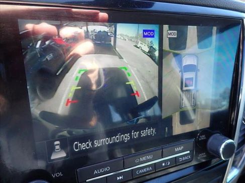 Used 2020 Nissan Titan SL w/ Moonroof Package image 27