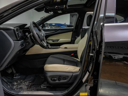 Used 2024 Lexus NX 250 FWD image 4
