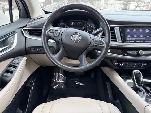Used 2020 Buick Enclave Essence image 16