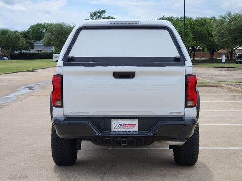 Used 2024 Chevrolet Colorado ZR2 w/ Technology Package AWD/4WD image 5