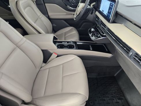 Used 2024 Lincoln Corsair Premiere image 15