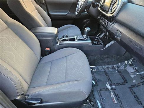 Used 2018 Toyota Tacoma TRD Sport image 19