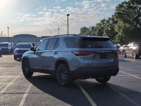 Used 2023 Chevrolet Traverse RS FWD image 3