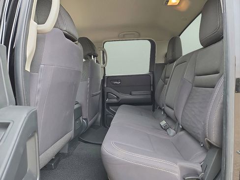 Used 2024 Nissan Frontier SV image 14