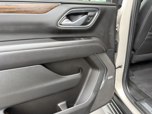 Used 2024 Chevrolet Suburban Premier AWD/4WD image 20