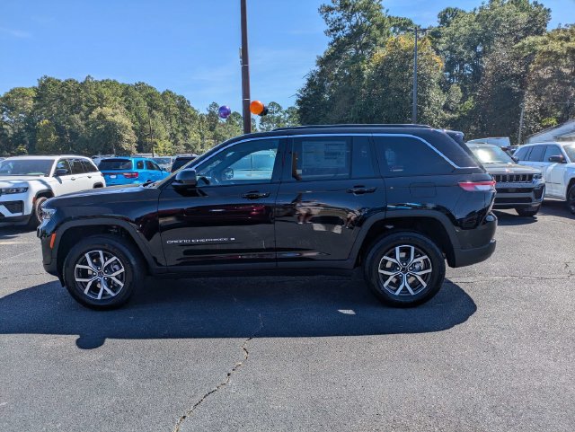 New 2027 Jeep Grand Cherokee Laredo X RWD image 6