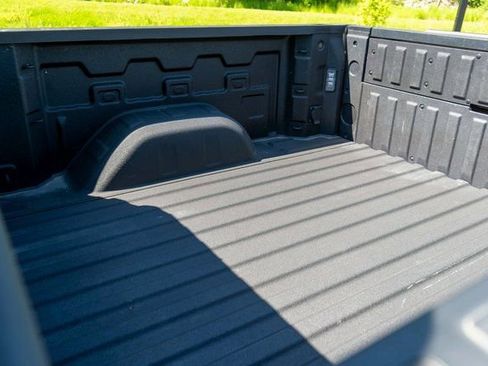 Used 2023 GMC Sierra 1500 AT4 w/ AT4 Premium Package AWD/4WD image 11