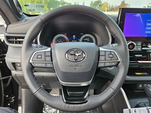 New 2025 Toyota Highlander XSE image 21