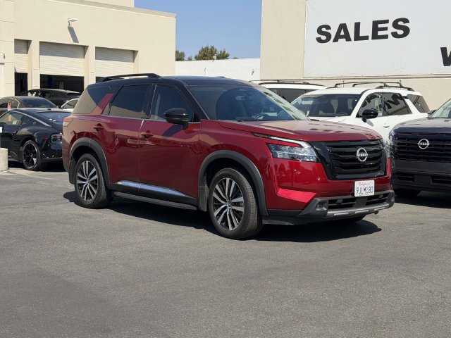 Certified 2024 Nissan Pathfinder Platinum w/ Lighting Package (N93) FWD image 33