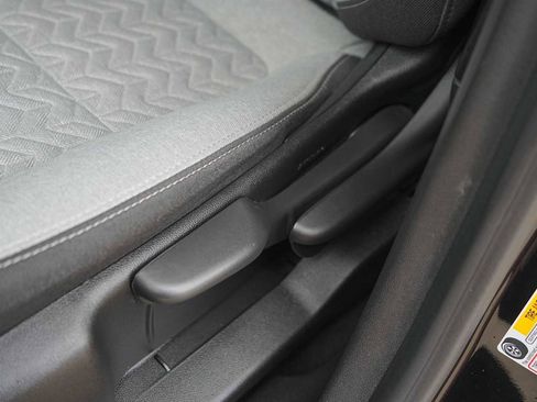 Used 2023 Chevrolet Equinox LS image 12