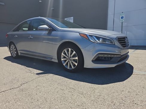 Used 2016 Hyundai Sonata Limited w/ Option Group 04 FWD image 4