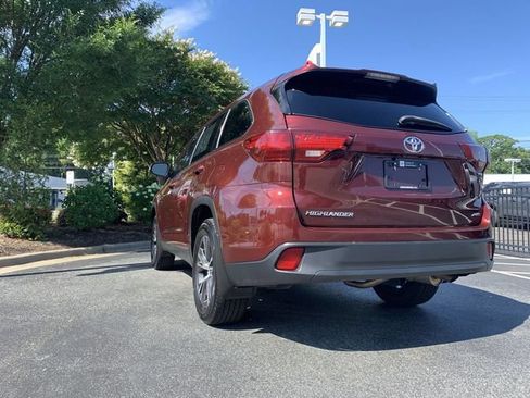 Certified 2019 Toyota Highlander LE AWD/4WD image 6