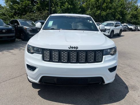Used 2022 Jeep Grand Cherokee Laredo X RWD image 35