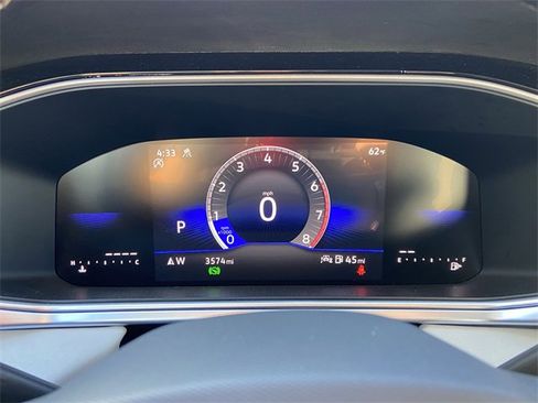 Used 2025 Volkswagen Taos SE image 16